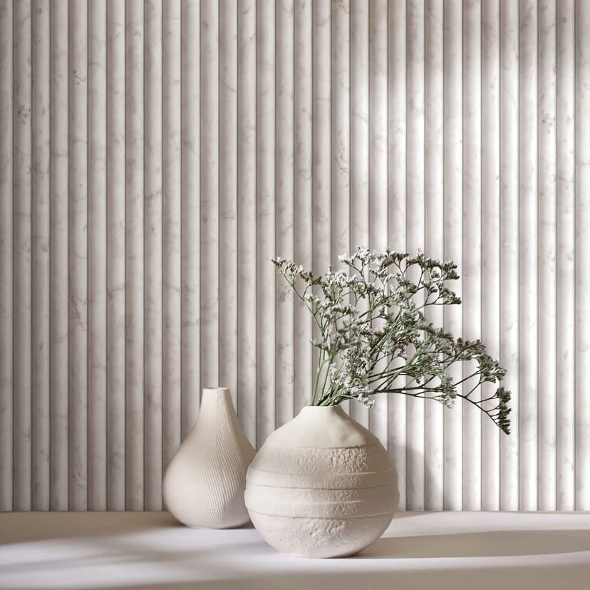 Carta da parati in tessuto non tessuto in beige, grigio effetto marmo, strisce di pannelli in pietra classica