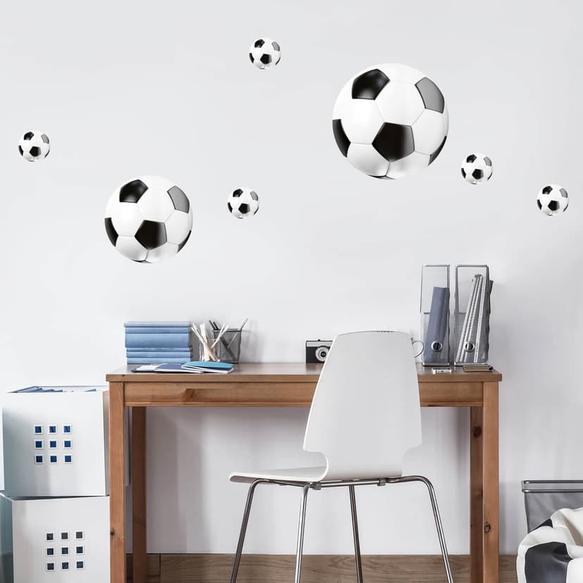 Composizione con palloni da calcio