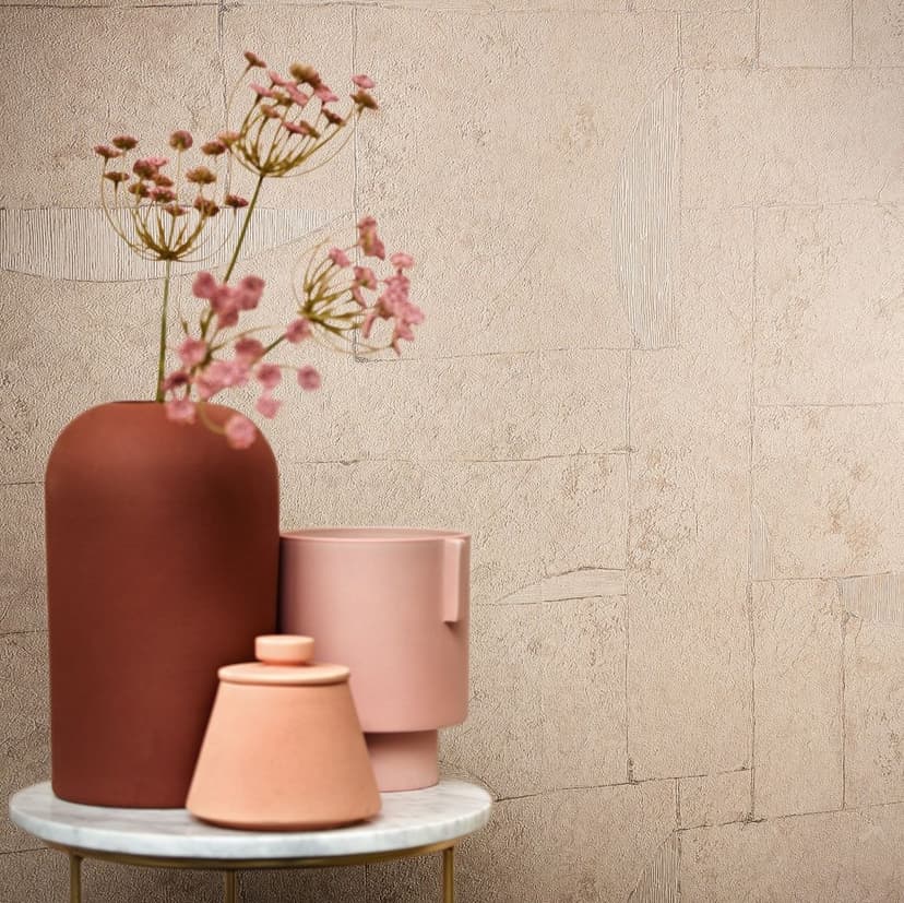 Carta da parati in tessuto non tessuto con aspetto intonaco in beige, piastrelle grafiche rosse