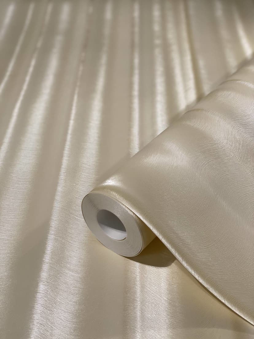 Carta da parati in tessuto non tessuto a strisce con effetto lucido beige a onde di Harald Glööckler