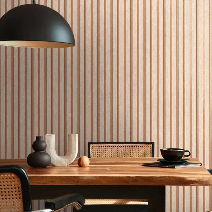 Carta da parati scandinava in tessuto non tessuto beige bronzo metallizzato leggermente lucida, effetto pannello di legno