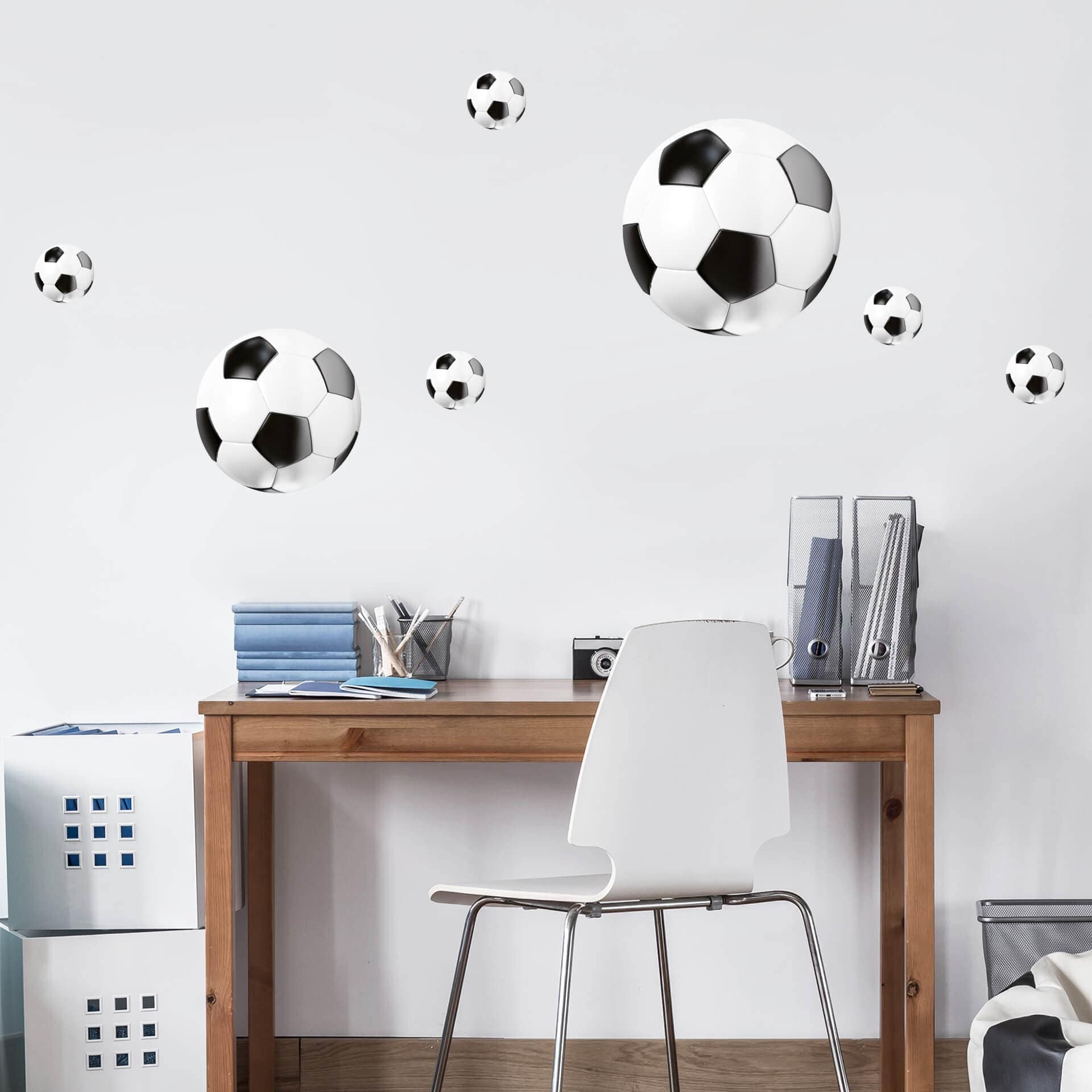 Composizione con palloni da calcio
