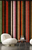 Fotomurale vintage con motivo a righe in rosso verde nero con texture patinata 3,4 x 2,65 m