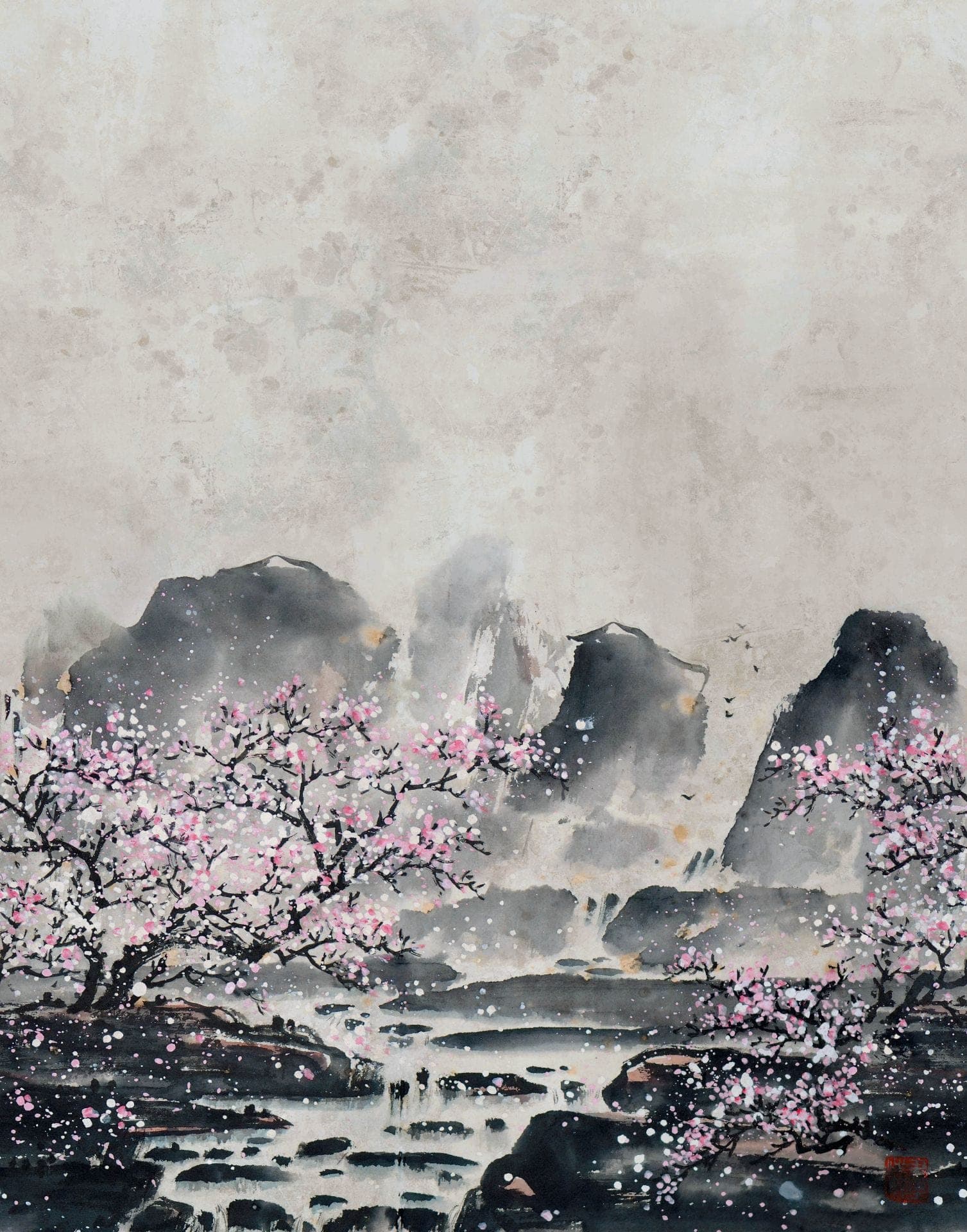 Fotomurale Fiori di ciliegio nella nebbia con montagne nei toni del grigio e del rosa tenue 2,7 x 2,12 m