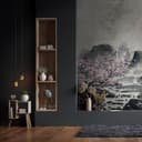 Fotomurale Fiori di ciliegio nella nebbia con montagne nei toni del grigio e del rosa tenue 2,7 x 2,12 m