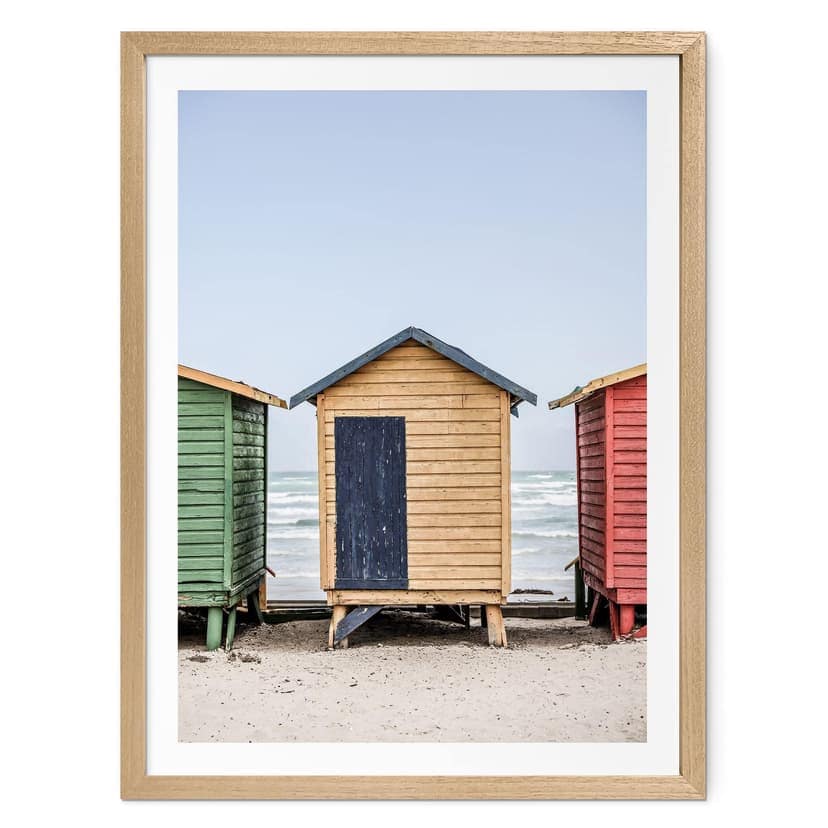Poster sulla spiaggia dal fascino costiero - Capanne colorate in riva al mare - Scatto di Clint