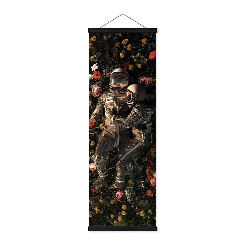 Poster tessile Astronauti su un prato fiorito - Nicebleed