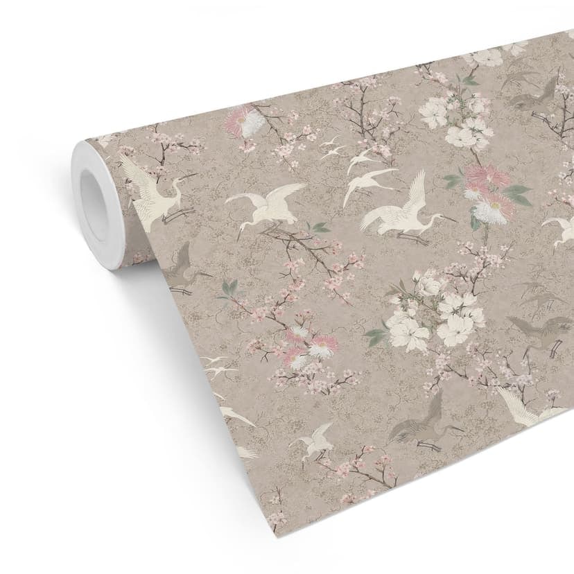 Carta da parati da parati Japandi con gru in fiore di ciliegio beige - Bloomery Decor